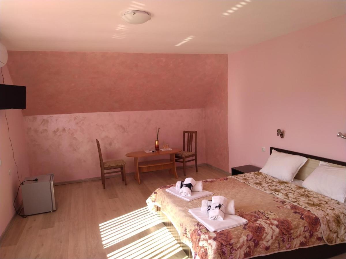 Семеен Хотел Дани Assenowgrad Exterior foto